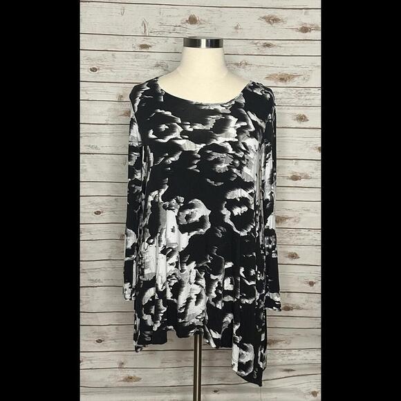 bryn Walker Black and White Abstract Top - Picture 1 of 7